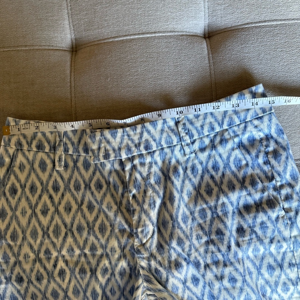 Level 99 Ikat Diamond Print Shorts Blue White Size 27 Flat Front - Picture 9 of 9